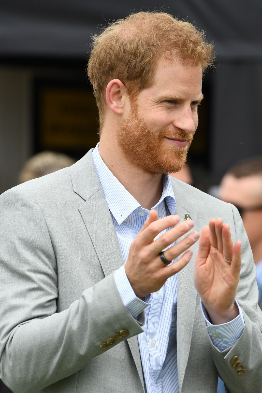 Prens Harry’nin parmağındaki yüzüğün sırrı Prens Harry’nin parmağındaki yüzüğün sırrı